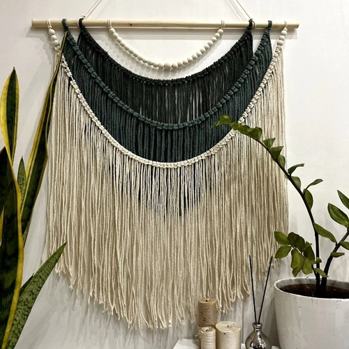 دیوارکوب مکرومه آویز سه رنگ با مهره چوبی